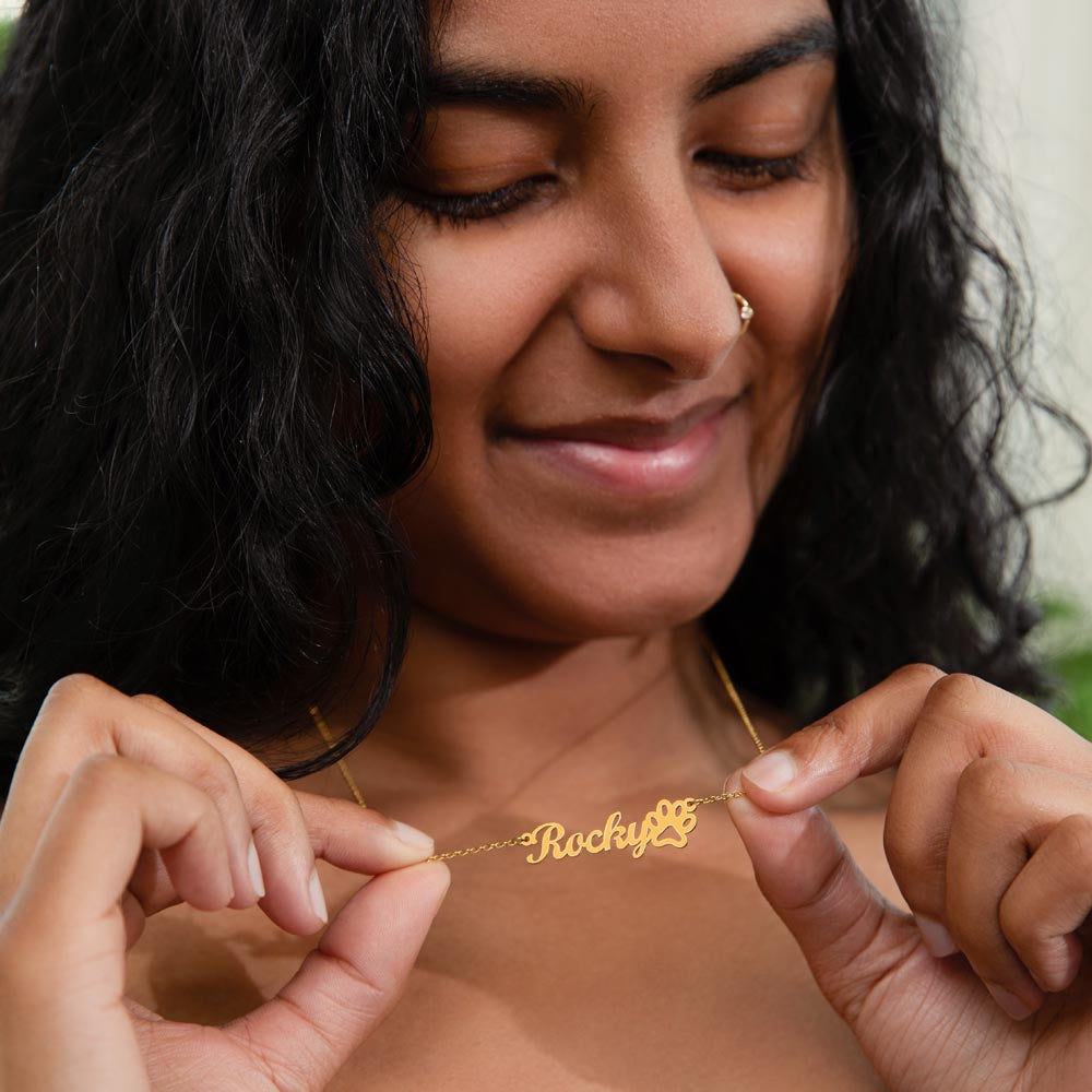 Paw Print Name necklace, 18k yellow gold, on a keepsake card for Friend, in a standard gift box (view 2)